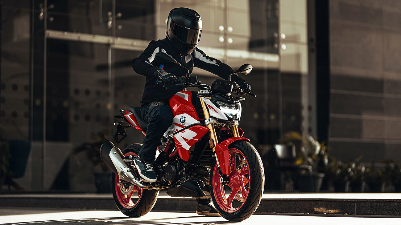 BMW G310R action-2