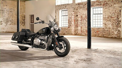 BMW R18 lifestyle-2