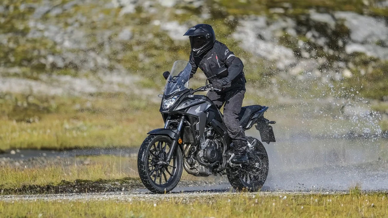 Honda CB500X action