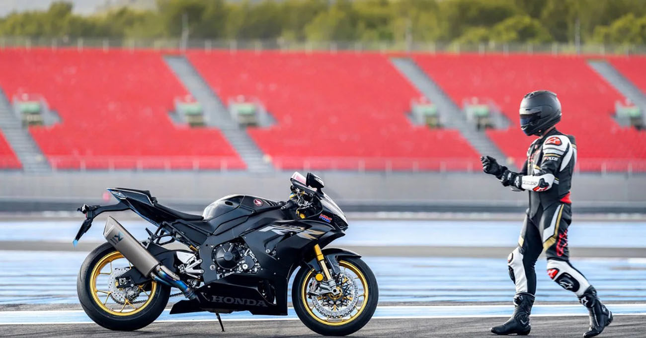 Honda CBR1000RR lifestyle