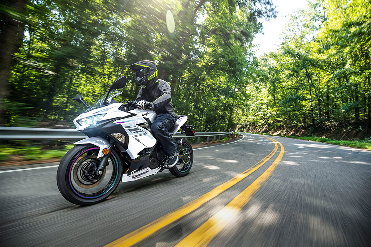 Kawasaki Ninja 400 action