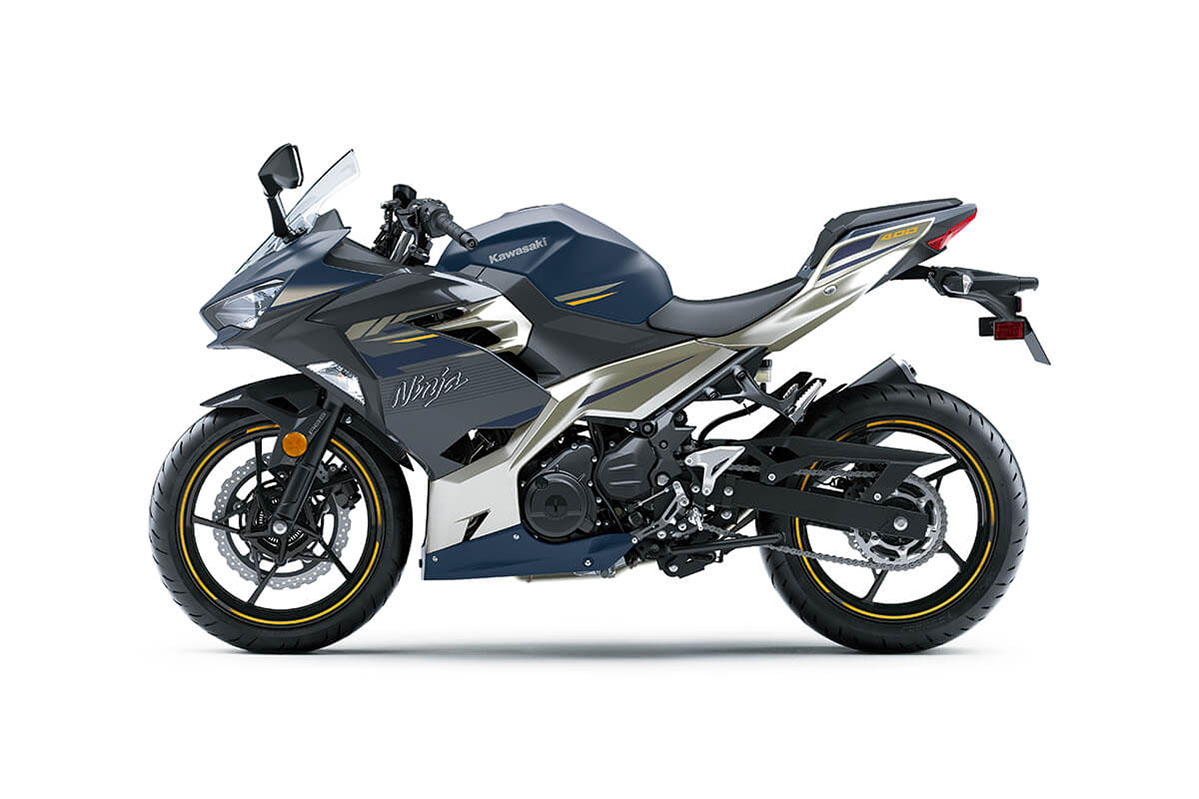 Kawasaki Ninja 400 blue color