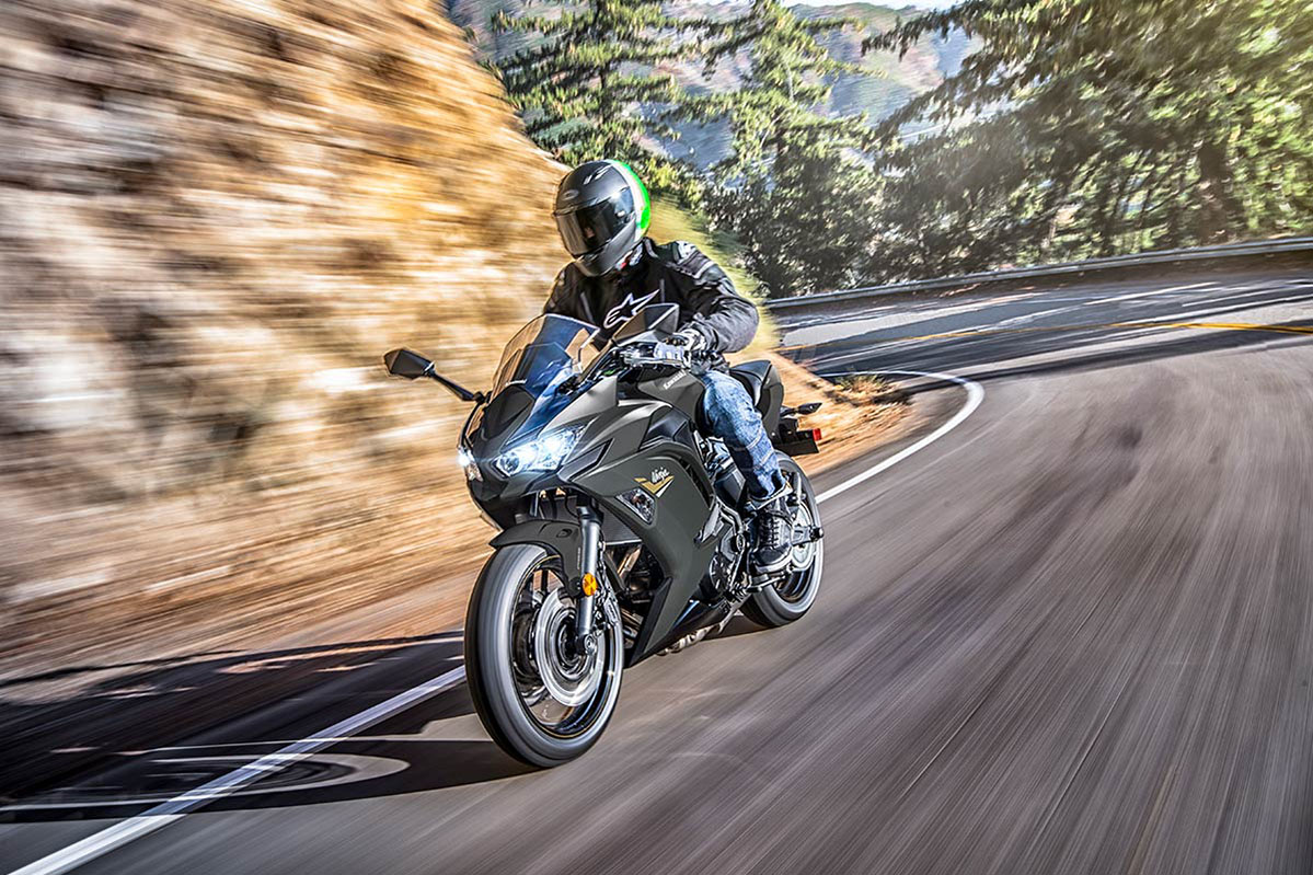 Kawasaki Ninja 650 action