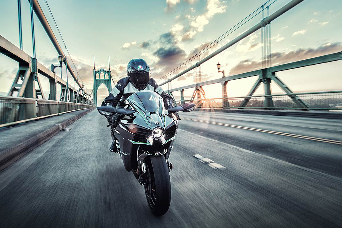 Kawasaki Ninja H2 action