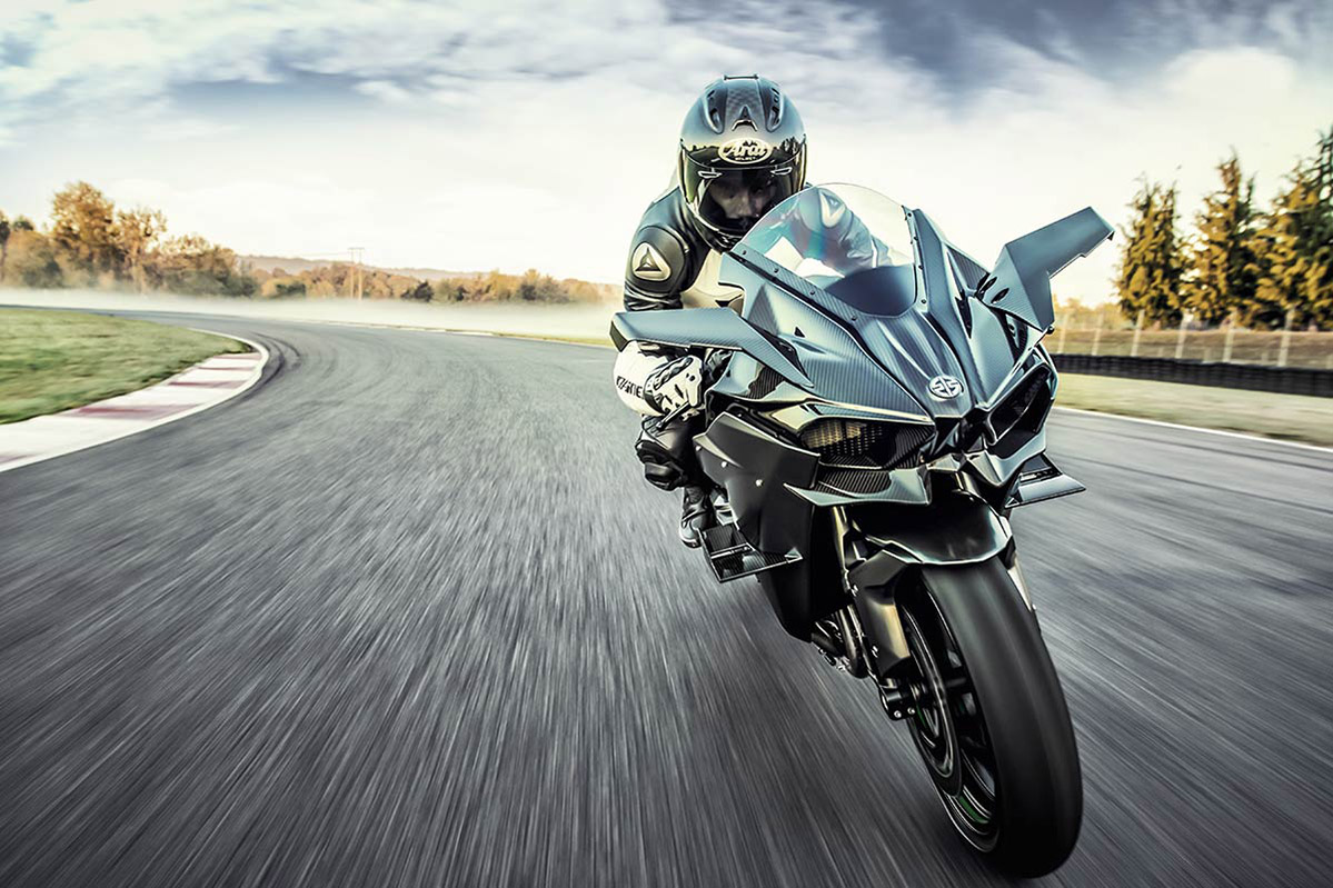 Kawasaki Ninja H2R lifestyle