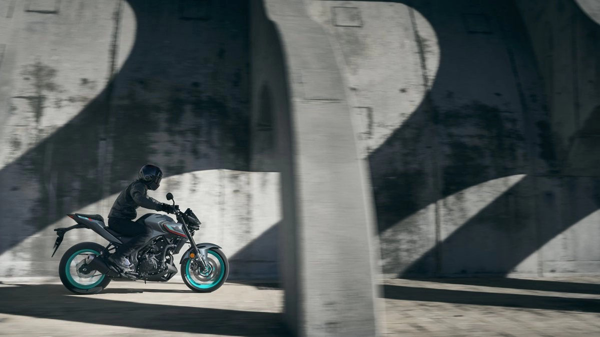Yamaha MT-03 driving 5