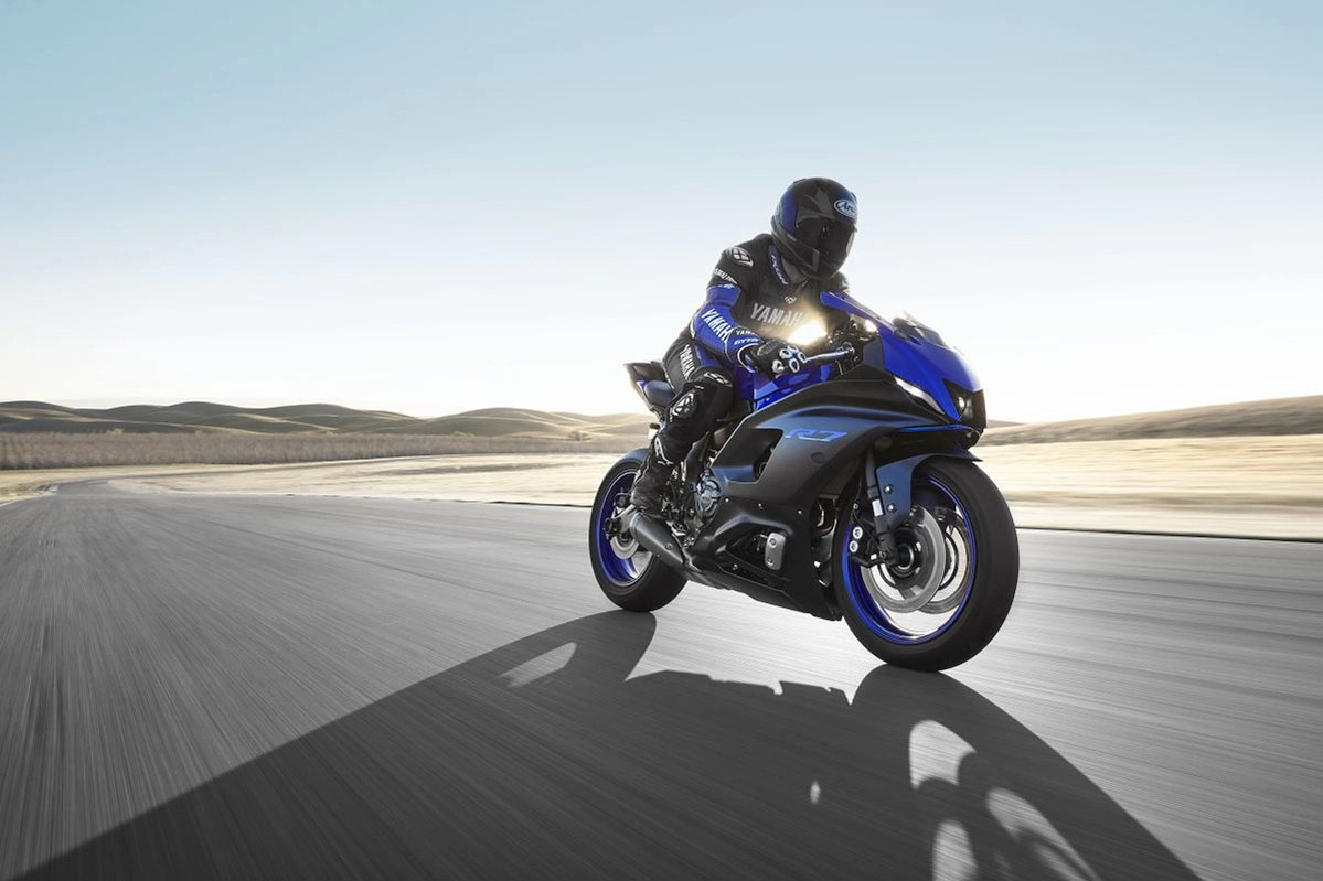 Yamaha R7 action