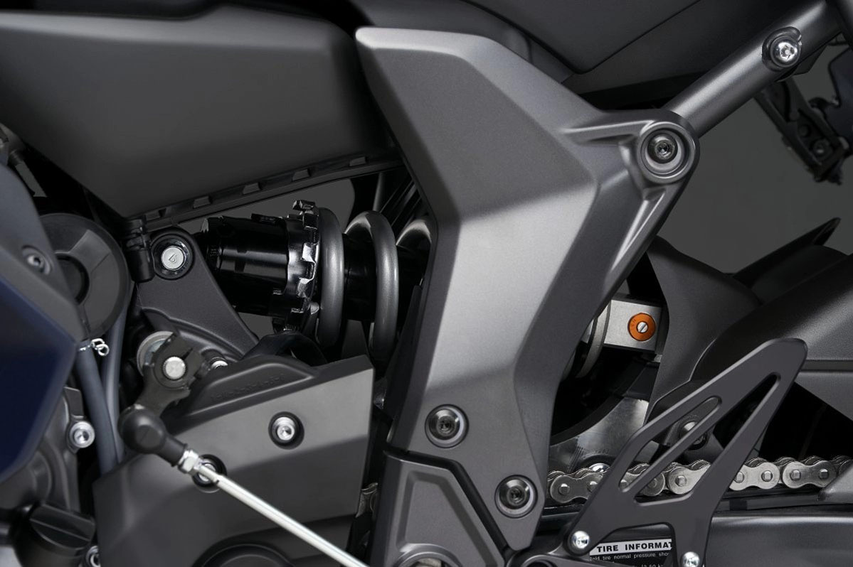 Yamaha R7 engine