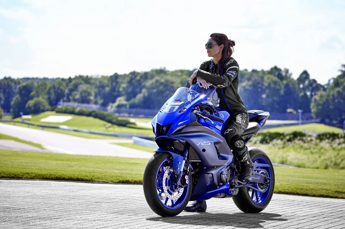 Yamaha R7 price