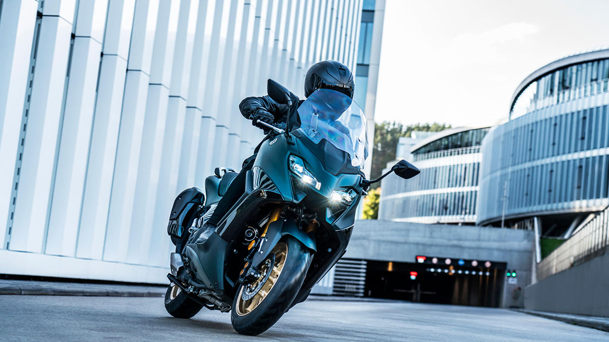 Yamaha Tmax Tech Max action 2