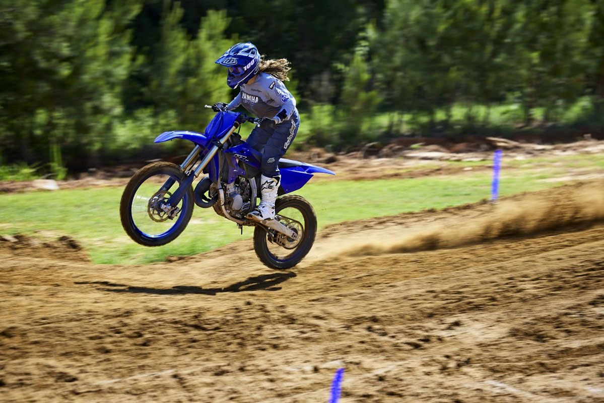 Yamaha YZ125 action 3