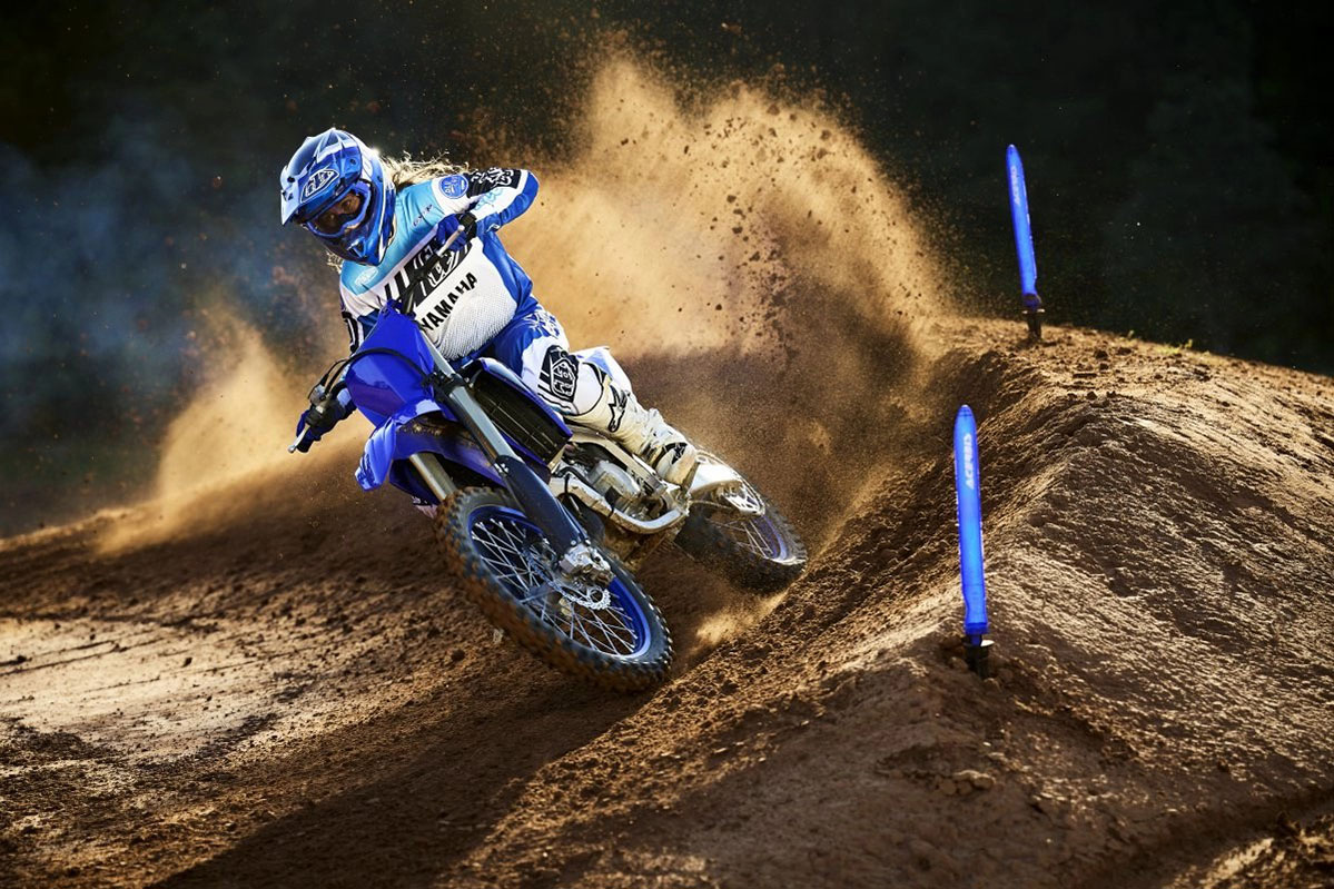 Yamaha YZ125 driving 2