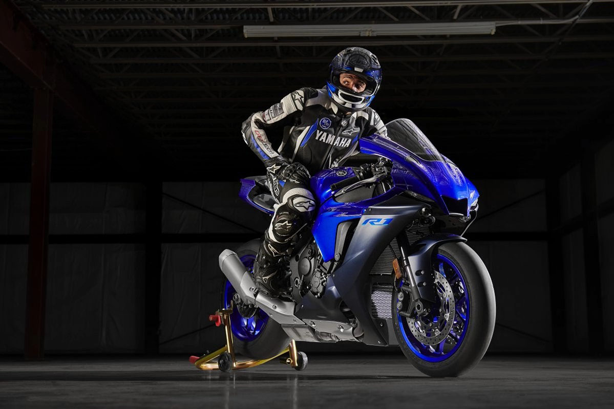 Yamaha YZF-R1 lifestyle