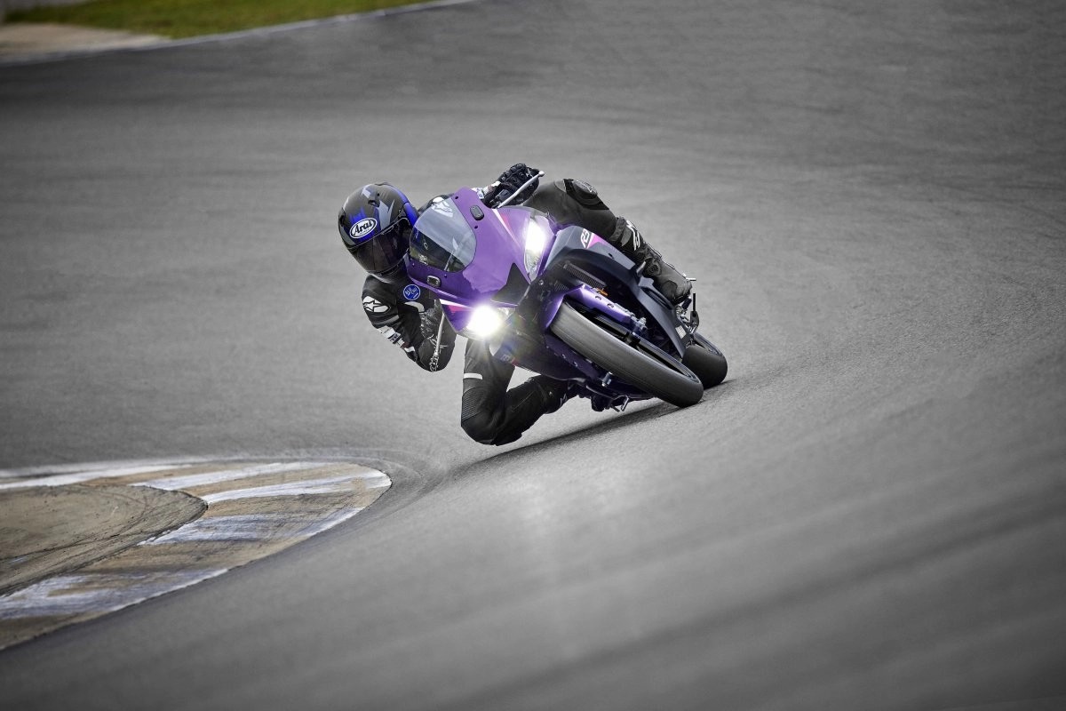 Yamaha YZF-R3 color purple