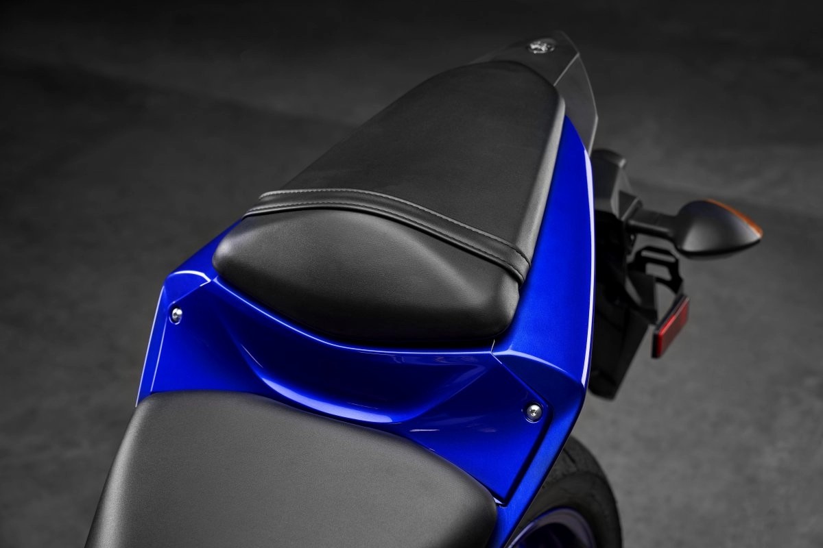 Yamaha YZF-R3 seat